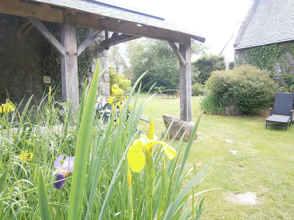 Bed and Breakfast Les Chaumieres De Kerimel Ploemel Exterior foto